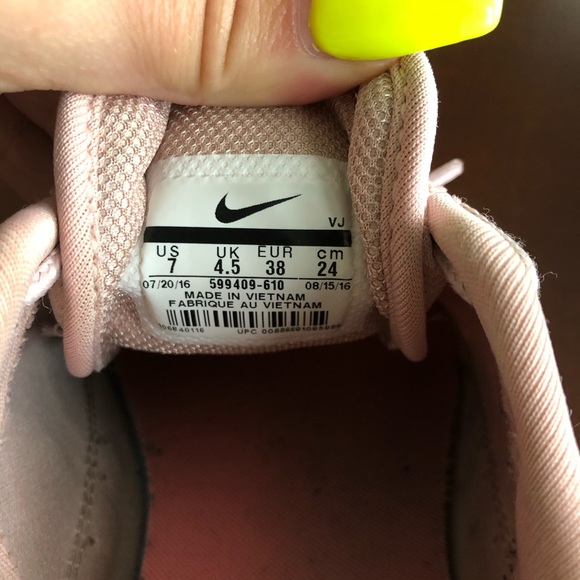PINK NIKES! - Picture 6 of 6